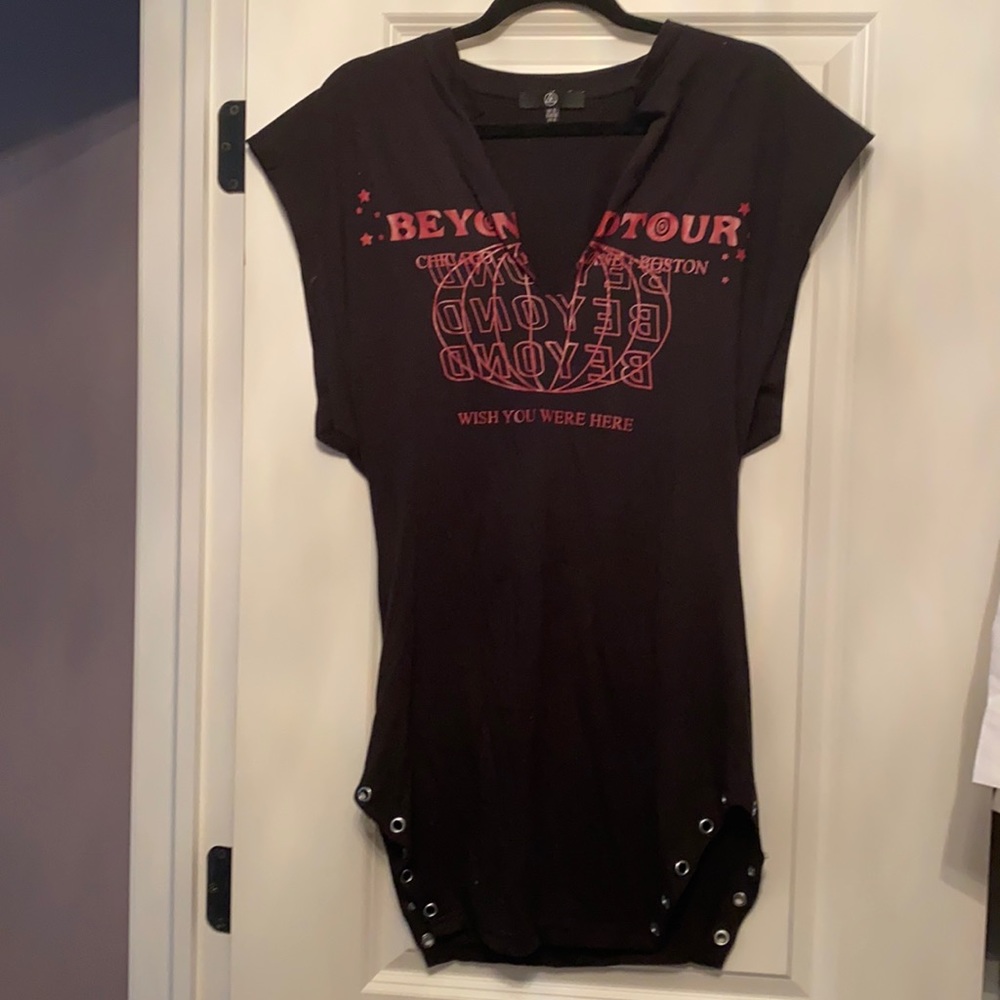 Misguided t shirt dress with slits on side